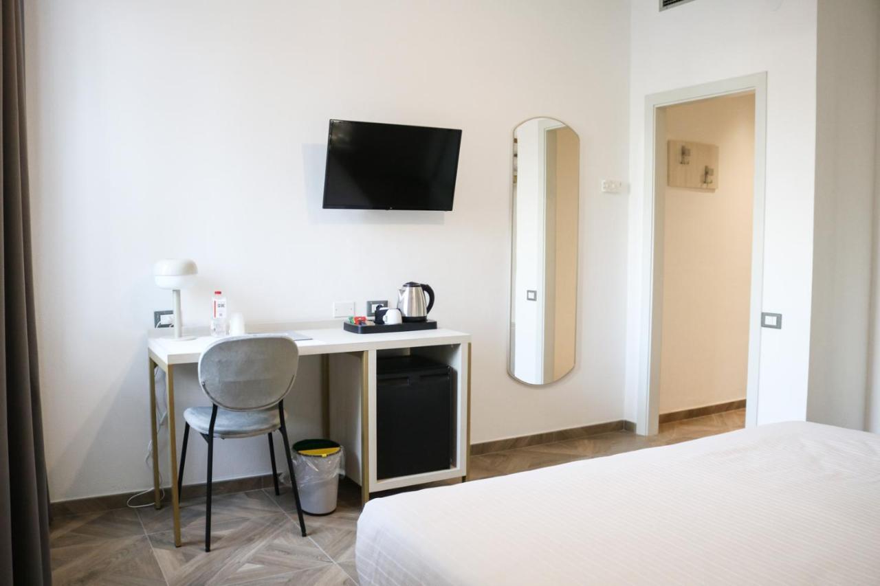 Hotel Donatello Модена Екстер'єр фото
