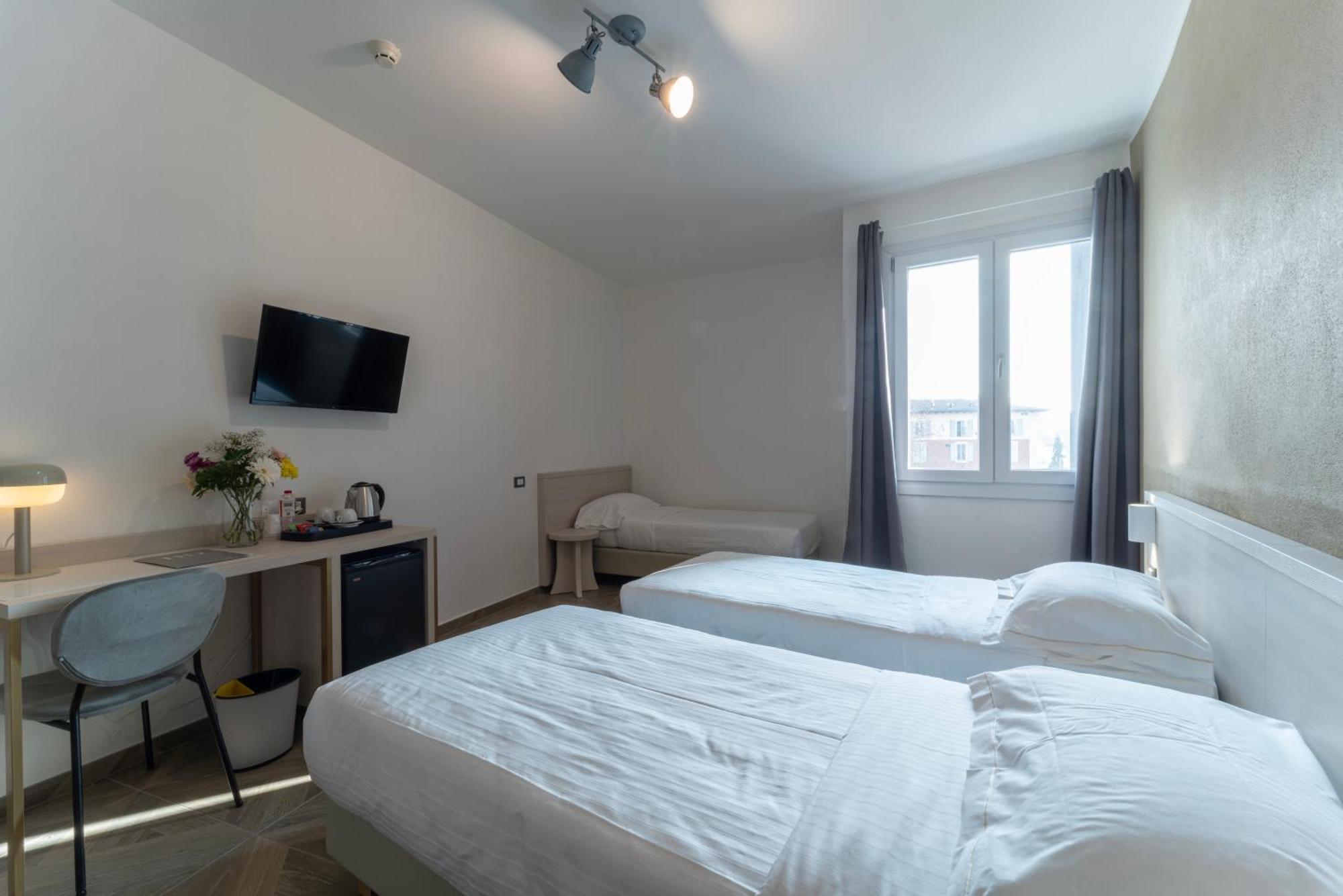 Hotel Donatello Модена Екстер'єр фото
