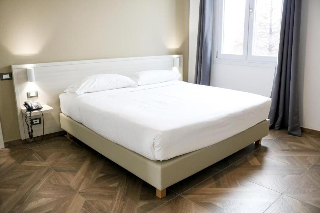 Hotel Donatello Модена Екстер'єр фото
