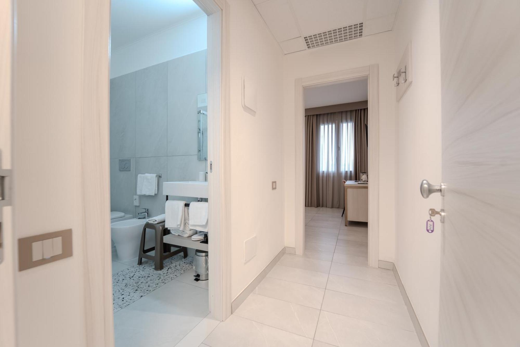 Hotel Donatello Модена Екстер'єр фото