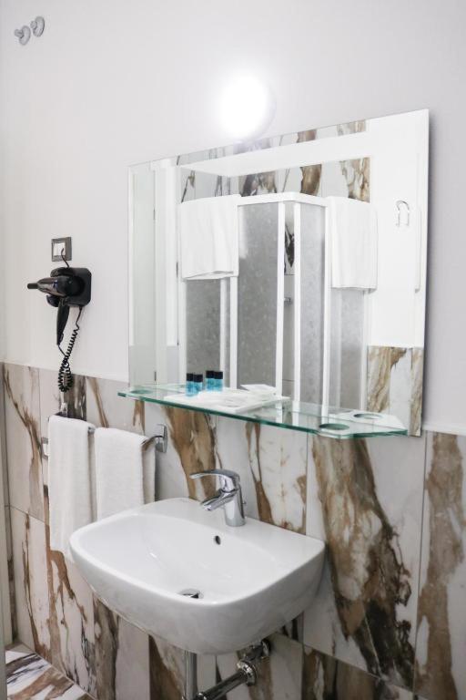 Hotel Donatello Модена Екстер'єр фото