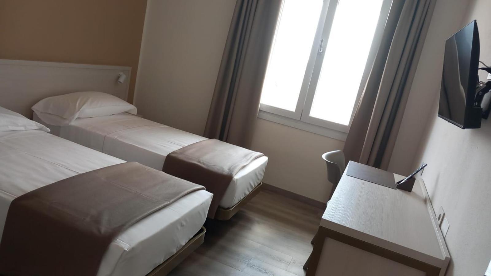 Hotel Donatello Модена Екстер'єр фото