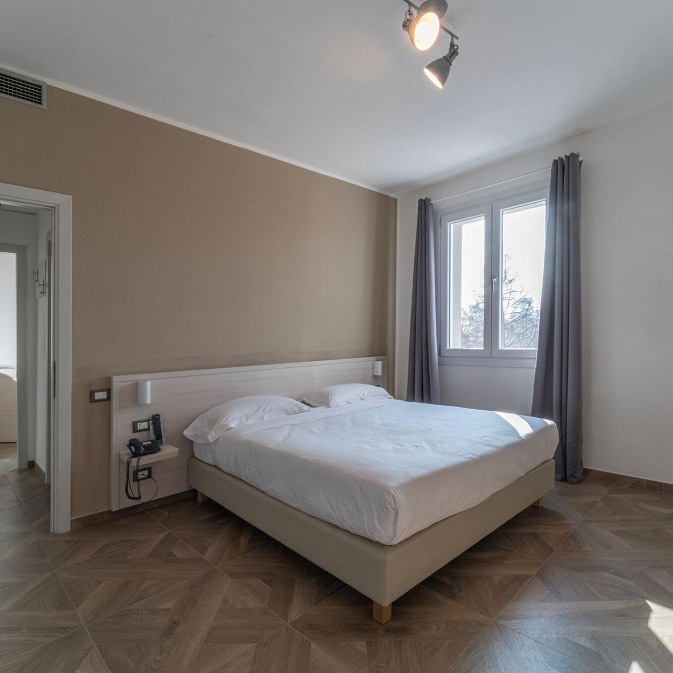 Hotel Donatello Модена Екстер'єр фото
