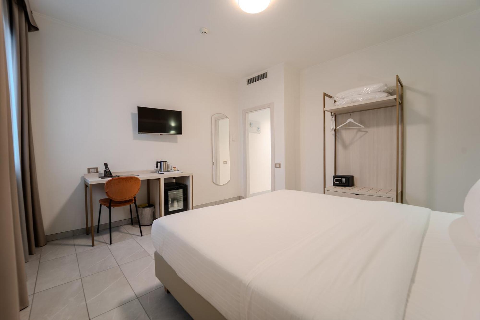 Hotel Donatello Модена Екстер'єр фото