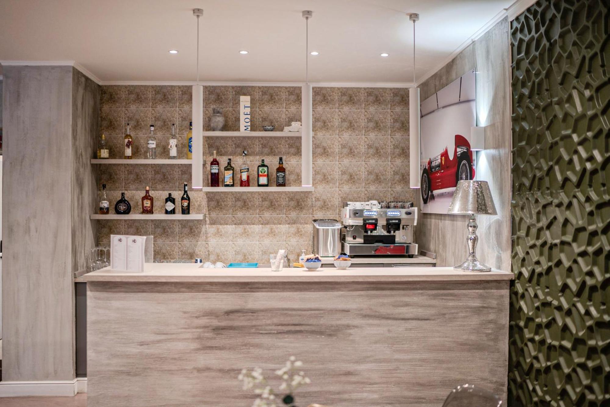 Hotel Donatello Модена Екстер'єр фото