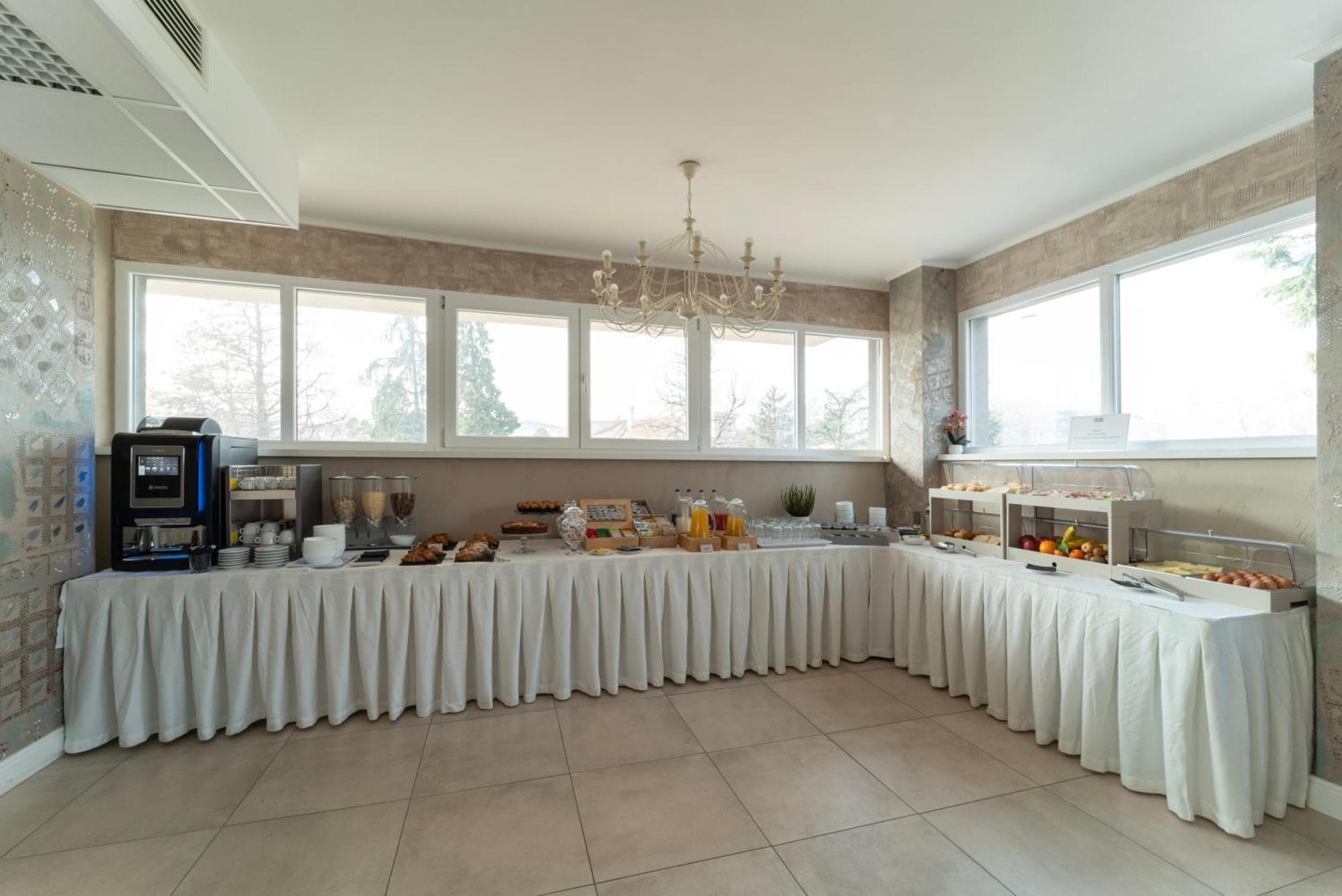 Hotel Donatello Модена Екстер'єр фото