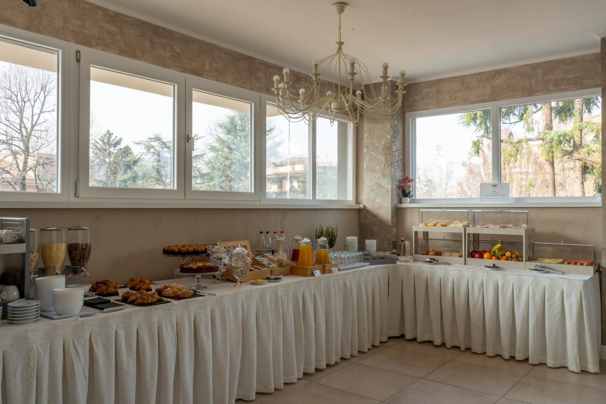 Hotel Donatello Модена Екстер'єр фото