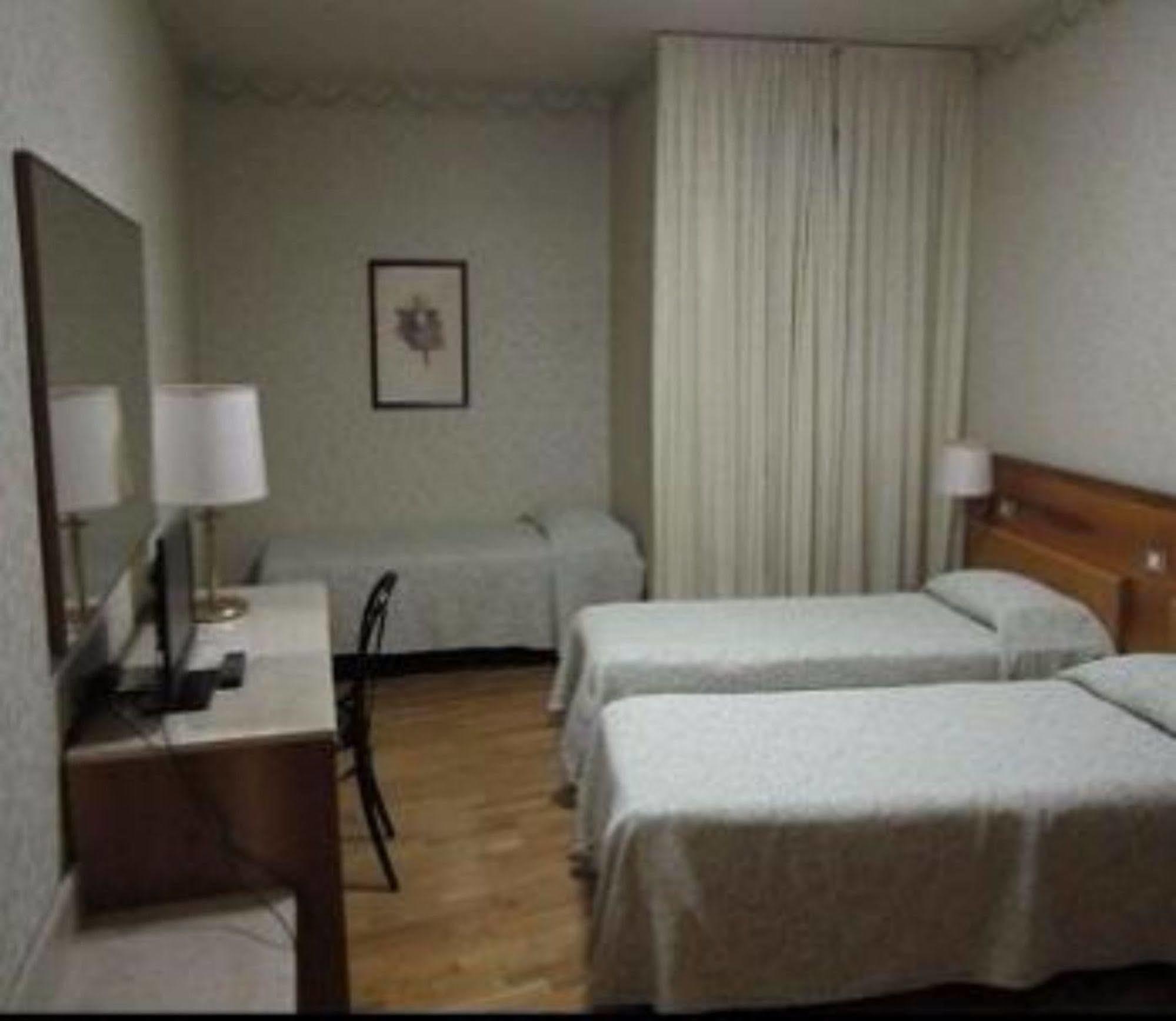 Hotel Donatello Модена Екстер'єр фото